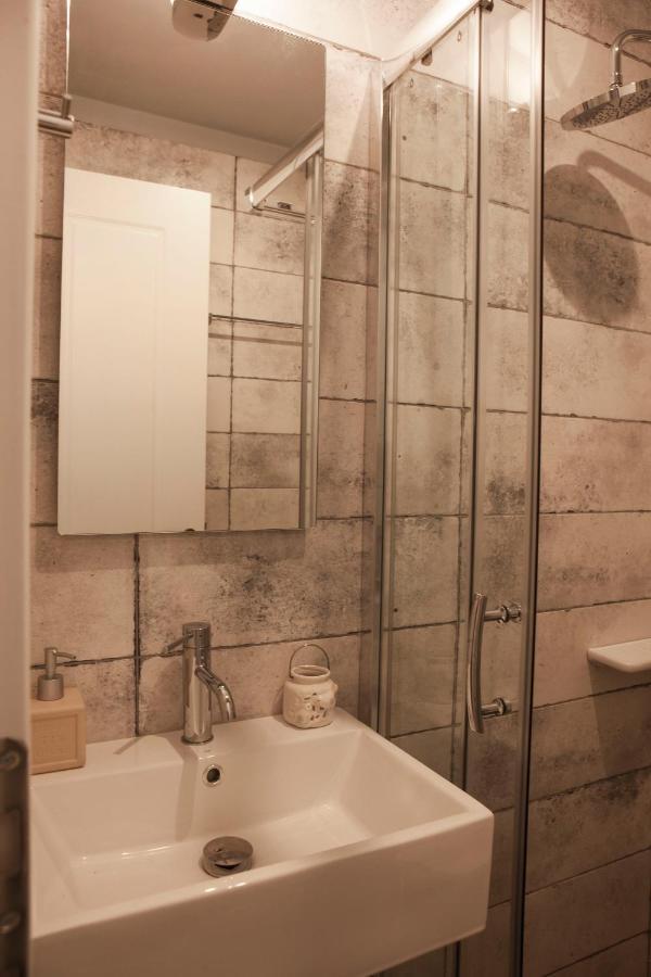 Lovely 1St Fl. Apt, With Balcony In Pagrati Athènes Extérieur photo